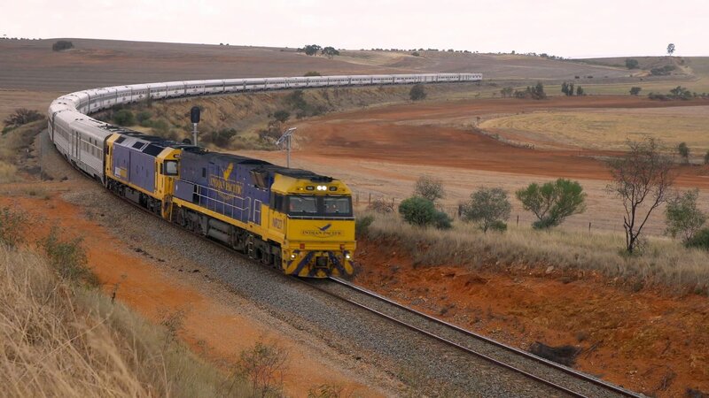 Seine 30 Wagen geben dem Indian Pacific die eindrucksvolle Länge von 775 Metern. – Bild: N24 Doku