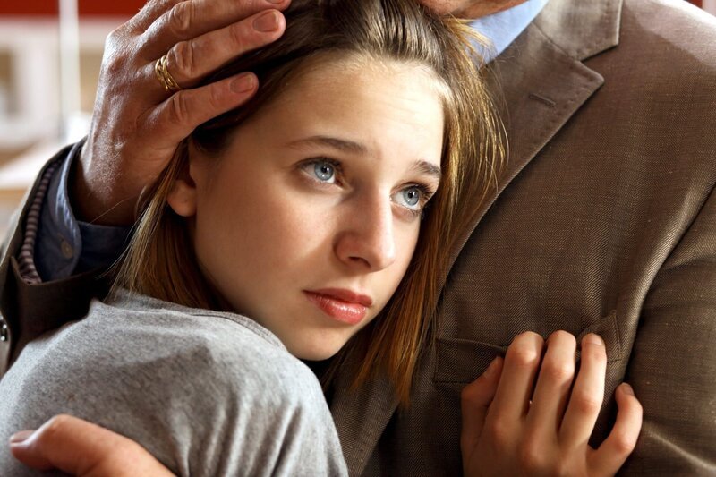 Paula Nocker (Laura Sommerauer), Gabriel Barylli (Dr. Sommerauer). – Bild: ORF/​SATEL-Film/​Petro Domenigg