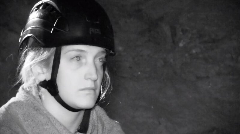 Kristie Rose trying to keep calm as she hears a noise in the dark. – Bild: Discovery Channel