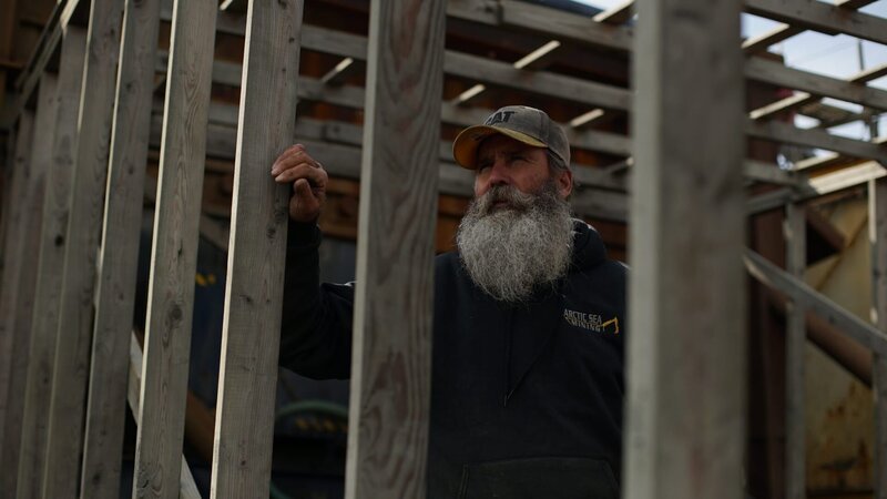 Shot of Ken behind boards – Bild: Discovery Channel /​ PhotoBank 36840_ep903_014 /​ Discovery Communications, LLC