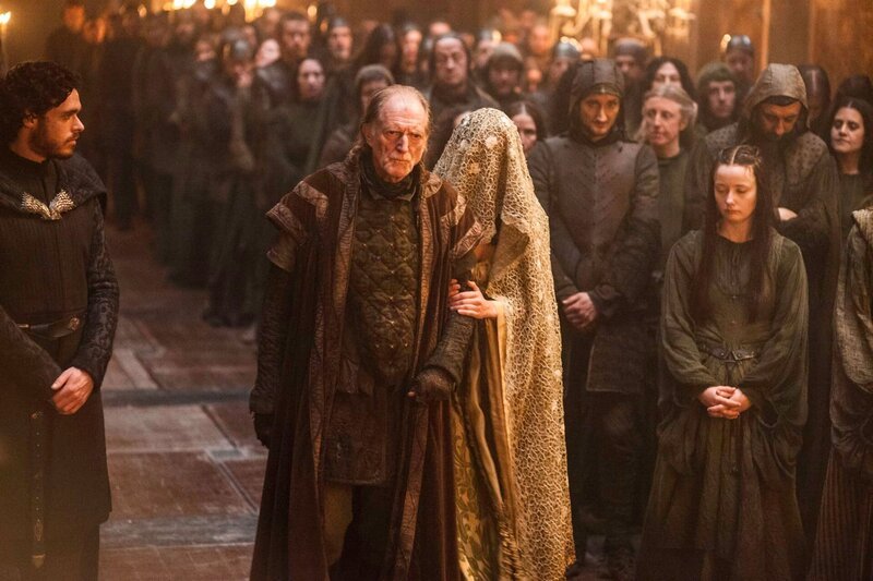 In the middle: Walder Frey (David Bradley) – Bild: S: Sky Atlantic HD / HELENSLOAN / Die Verwendung ist nur bei redak / HBO / © 2013 Home Box Office, Inc. All rights reserved. HBO® and all related programs are the property of Home Box Office, Inc. In the middle: Walder Frey (David Bradley) – Bild: S: Sky Atlantic HD / HELENSLOAN / Die Verwendung ist nur bei redak / HBO / © 2013 Home Box Office, Inc. All rights reserved. HBO® and all related programs are the property of Home Box Office, Inc.