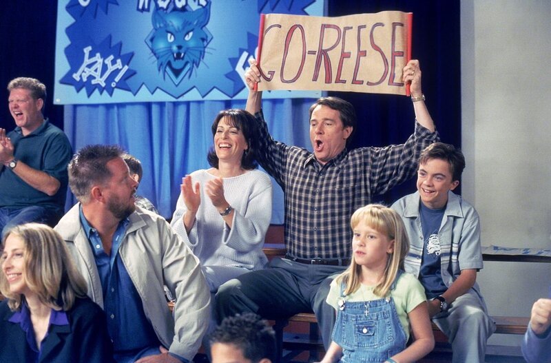 Malcolm (Frankie Muniz, r.), Hal (Bryan Cranston, 3.v.r.) und Lois (Jane Kaczmarek, 4.v.r.) feuern Reese beim Kampf an … – Bild: Twentieth Century Fox Film Corporation. All Rights Reserved.