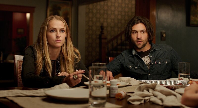(v.l.n.r.) Rebecca (Teresa Palmer); Bret (Alexander DiPersia) – Bild: © Warner Bros. Entertainment Inc. (v.l.n.r.) Rebecca (Teresa Palmer); Bret (Alexander DiPersia) – Bild: © Warner Bros. Entertainment Inc.