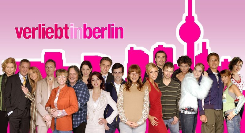 Verliebt in Berlin – Der Cast freut sich über Folge 100! (Dieses Foto von Alexandra Neldel darf nur in Zusammenhang mit der Berichterstattung über die Serie „Verliebt in Berlin“ veröffentlicht und verbreitet werden.) – Bild: SAT.1 /​ Kowalski/​Flynn