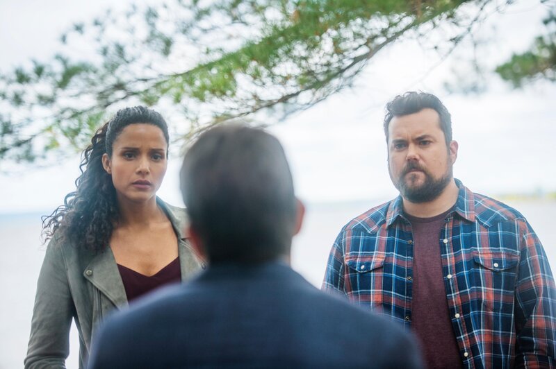 V.l.: Detective Sam Shaw (Sydney Tamiia Poitier), Harley Carter (Jerry O’Connell) und Dave Leigh (Kristian Bruun) +++ – Bild: RTL /​ 2018 Sony Pictures Entertainment. All Rights Reserved.