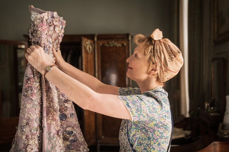 Mrs. Harris und ein Kleid von Dior Lesley Manville als Ada Harris SRF/2021 Ada Films Ltd – Harris Squared Kft. – Bild: SRF/2021 Ada Films Ltd – Harris Squared Kft. Mrs. Harris und ein Kleid von Dior Lesley Manville als Ada Harris SRF/2021 Ada Films Ltd – Harris Squared Kft. – Bild: SRF/2021 Ada Films Ltd – Harris Squared Kft.