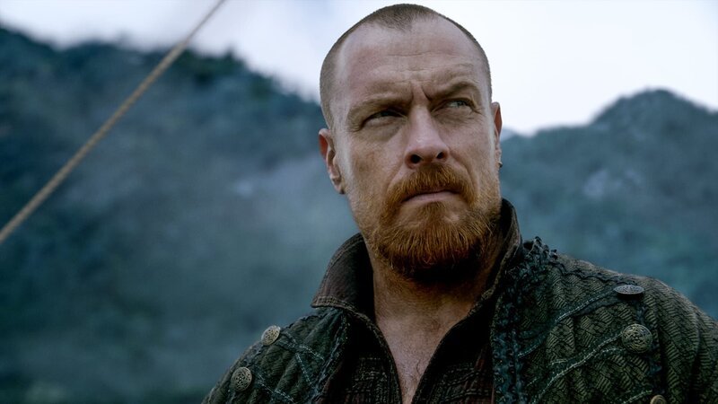 Ein Rettungsplan könnte für eine Spaltung zwischen Flint (Toby Stephens) und Silver sorgen … – Bild: Starz Entertainment, LLC
