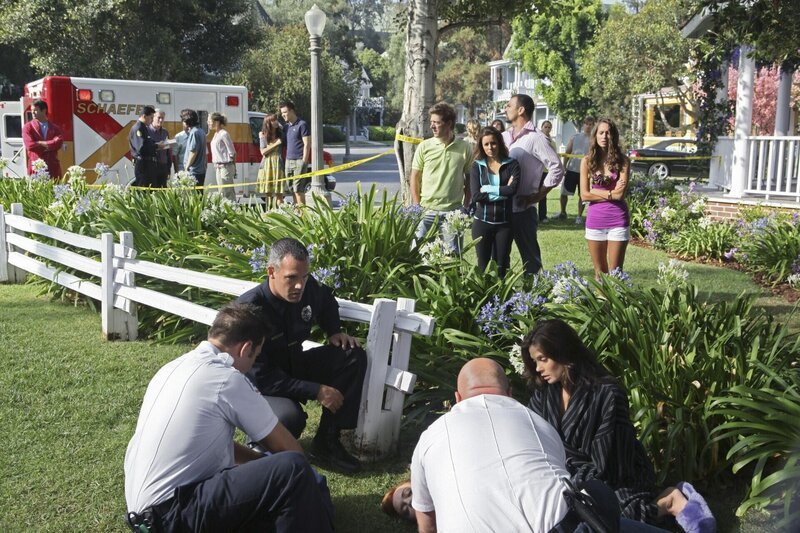 Aufregung in der Wisteria Lane: Julie wurde stranguliert und bewusstlos vorm Haus gefunden … – Bild: American Broadcasting Companies, Inc.