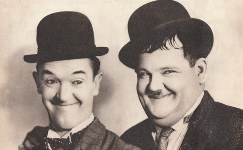 Stan Laurel und Oliver Hardy. – Bild: ORF/​EXIT Film- und Fernsehproduktion