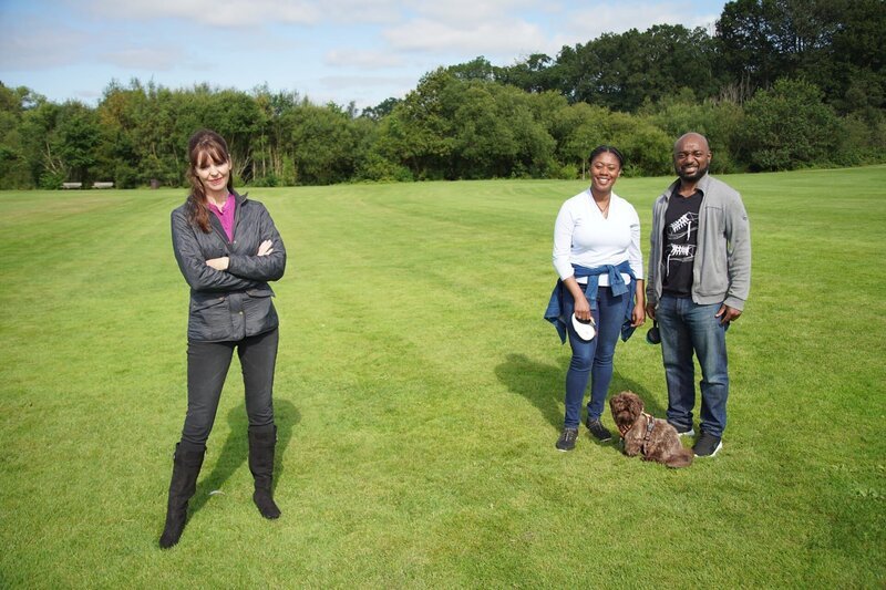 Victoria Stilwell (l.) – Bild: Ricochet LTD
