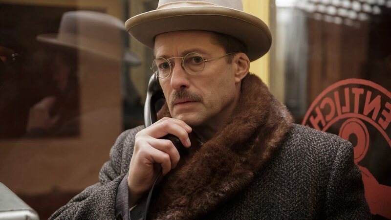 Aaron Glickstein (Bruno Eyron) – Bild: Warnuts Entertainment / OneGate Media GmbH Lizenzbild frei Aaron Glickstein (Bruno Eyron) – Bild: Warnuts Entertainment / OneGate Media GmbH Lizenzbild frei