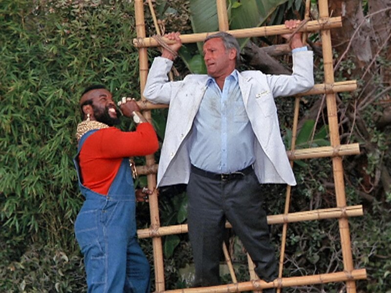 B.A. (Mr. T, li.) versucht Dr. Richter (Richard Anderson, re.) zu retten … – Bild: RTL II