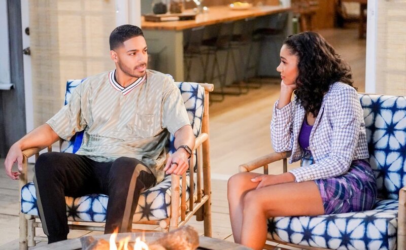 Michael Evans Behling (Jordan Baker), Greta Onieogou (Layla Keating). – Bild: ORF/​PRO7/​Warner/​The CW/​Troy Harvey