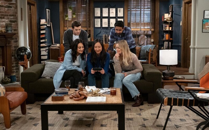 (v.l.n.r.) Charlie (Tom Ainsley); Valentina (Francia Raisa); Ellen (Tien Tran); Sid (Suraj Sharma); Sophie (Hilary Duff) – Bild: 20th Television
