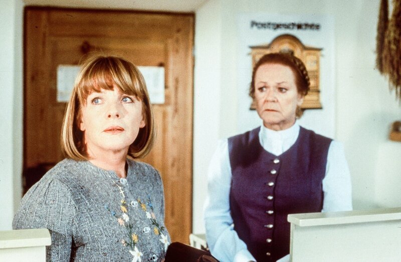 (v.lik.): Kathi Leitner (Kathi Schwarzer), Enzi Fuchs (Franzi Pirchner). – Bild: ORF/​Beta Film