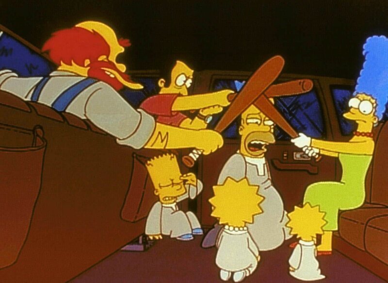 Willie (li.), Lovejoy (2.v.li.) und Marge schlagen auf Homer ein, um ihn bewusstlos zu machen. – Bild: PR7; ProSieben Media AG