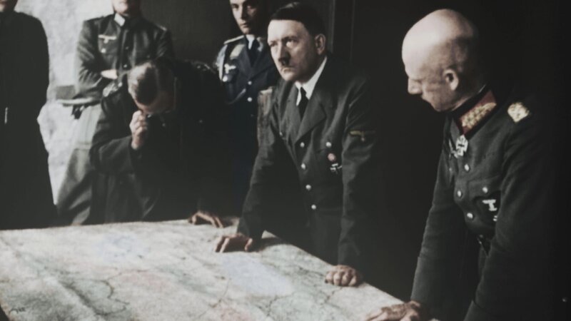 Hitler zu seinen Generälen: „Der bevorstehende Kampf ist ein Kampf zweier Weltanschauungen ( …). Die jüdisch-bolschewistische Intelligenz muss beseitigt werden.“ – Bild: National Geographic