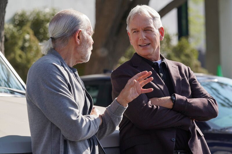 Joe Spano as Tobias „T.C.“ Fornell, Mark Harmon as NCIS Special Agent Leroy Jethro Gibbs. – Bild: Sonja Flemming /​ CBS