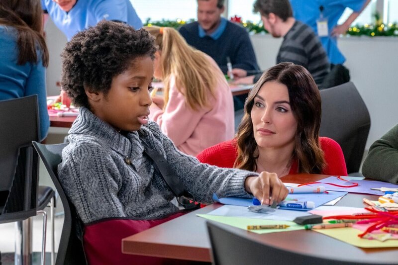 Robbie (Ceyon Crossfield) und Kate (Taylor Cole) +++ Die Verwendung des sendungsbezogenen Materials ist nur mit dem Hinweis und Verlinkung auf RTL+ gestattet. +++; Robbie (Ceyon Crossfield) und Kate (Taylor Cole) +++ Die Verwendung des sendungsbezogenen Materials ist nur mit dem Hinweis und Verlinkung auf RTL+ gestattet. +++ – Bild: RTL /​ 2020 XMAS HOMECOMING PRODUCTIONS (ONTARIO) INC.