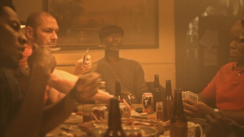 Kampfkunst-Fan Carl Hunt (l.) wird kurz nach einem Pokerspiel in Colorado Springs erstochen. Hat ihn einer der anderen Spieler auf dem Gewissen? – Bild: Jupiter Entertainment