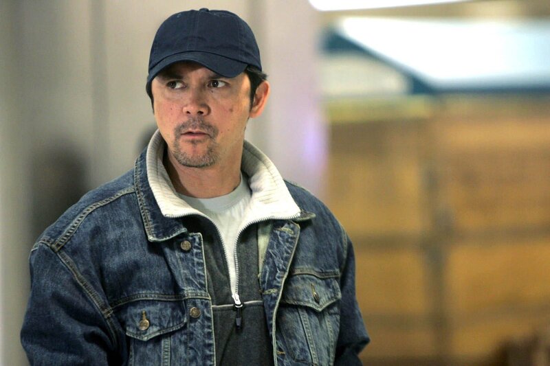 Der Pädophile und Sadist Victor Gitano (Lou Diamond Phillips) hat bis vor kurzem eine lange Haftstrafe wegen mehreren Sexualstraftaten verbüßen müssen. Als er freigelassen wird, ist er sofort wieder rückfällig. – Bild: PLURIMEDIA (NBC Universal, Inc.)