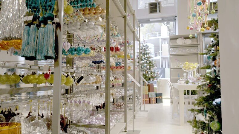 Weihnachtsschmuck im Einzelhandel. – Bild: ORF/​D5 Productions GmbH