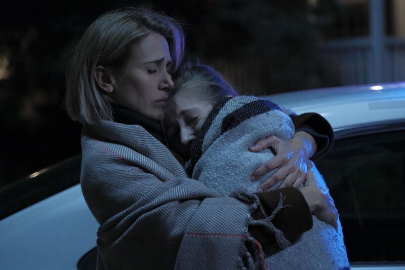 L-R: Mel Carver (Jen Landon), Brook Carver (Tara Redmond van Rees) – Bild: Incendo 2019 Film Productions Inc.