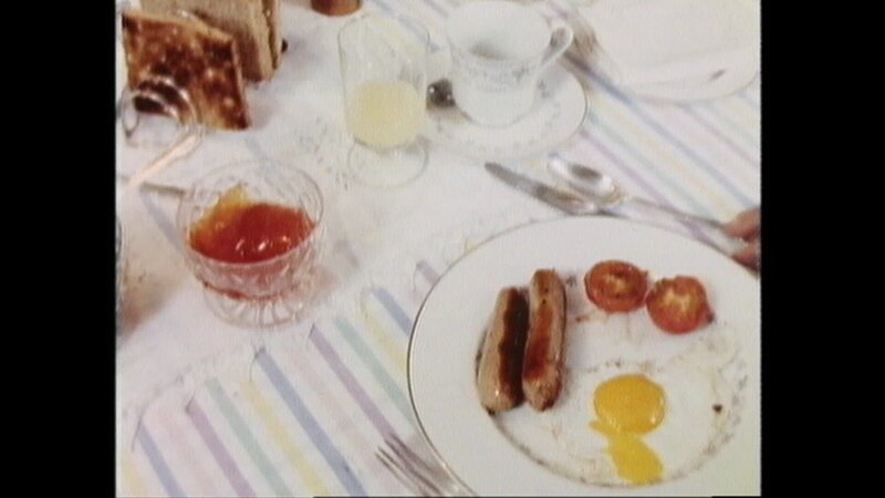 Ein klassisches englisches Frühstück gibt es auch bei Ferien auf dem Bauernhof in Südengland. – Bild: BR