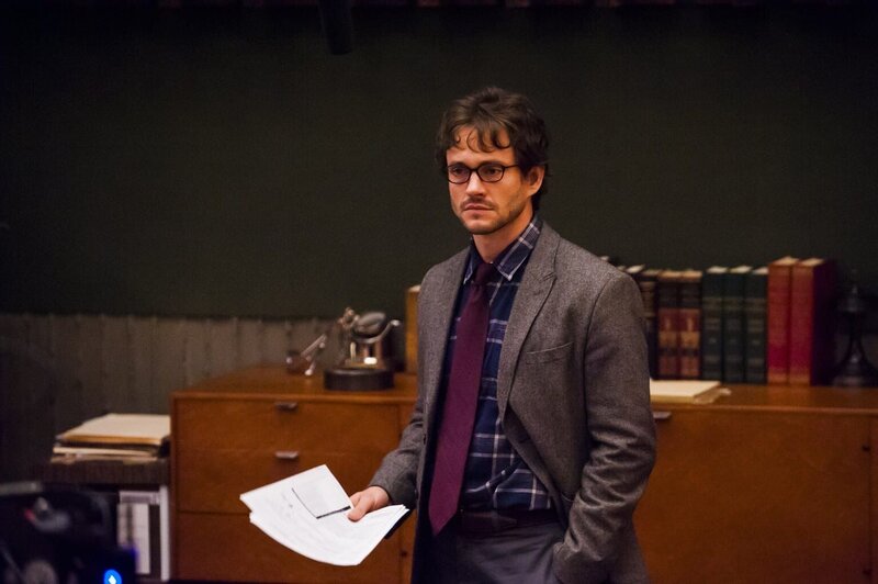 Will Graham (Hugh Dancy) ist mitten in einer Vorlesung, als Jack Crawford hereinplatzt und ihm von seiner schrecklichen Befürchtung erzählt … – Bild: NBCUniversal Media, LLC