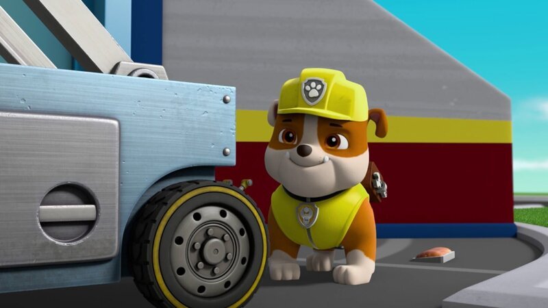 Rubble ist begeistert von dem großen Meteorit, der am Strand gefunden wurde. – Bild: SUPER RTL Rubble ist begeistert von dem großen Meteorit, der am Strand gefunden wurde. – Bild: SUPER RTL