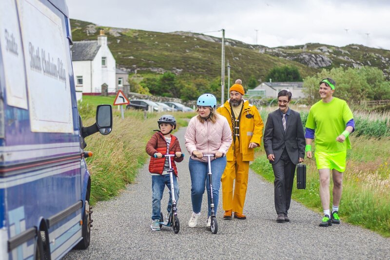 Sam und der mobile Shop für den Papa zum Selberbasteln – Bild: SR/​BBS Alba, Scotland