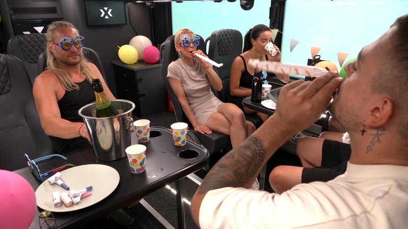 (v.l.n.r.) Nico Schwanz; Hanna Sökeland; Leyla Lahouar; Max Bornmann – Bild: Joyn Eigenproduktionsbild