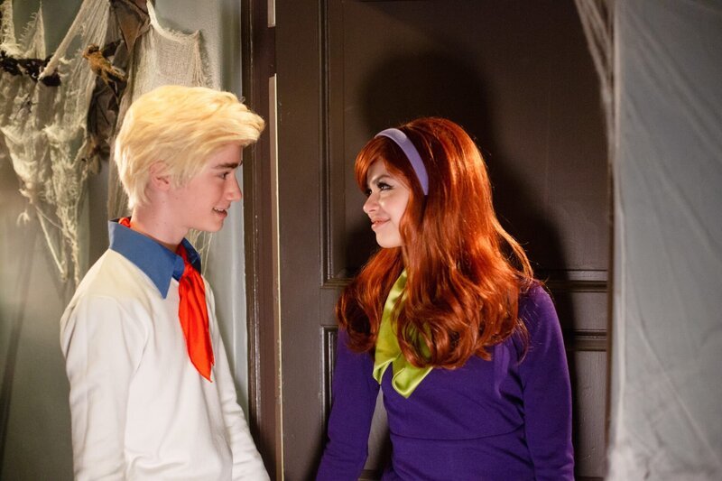 Daniel DiMaggio (Oliver Otto), Nikki Hahn (Gina). – Bild: ORF/​Disney/​ABC/​Michael Ansell