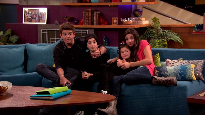 L-R: Max Thunderman (Jack Griffo), Billy Thunderman (Diego Velazquez), Nora Thunderman (Addison Riecke), Phoebe Thunderman (Kira Kosarin) – Bild: Paramount