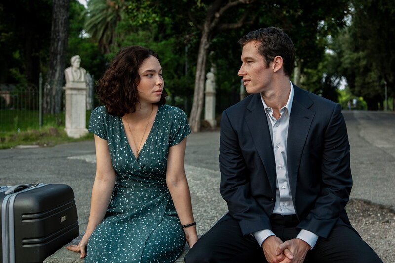 Der göttliche Andere Matilda De Angelis als Maria, Callum Turner als Gregory SRF/Warner Bros. – Bild: SRF2 Der göttliche Andere Matilda De Angelis als Maria, Callum Turner als Gregory SRF/Warner Bros. – Bild: SRF2