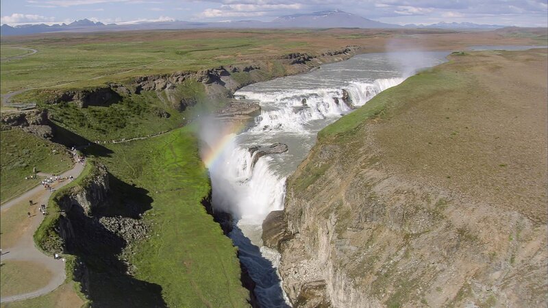 Gullfoss, der „Goldene Wasserfall“ im Süden der Insel, steht seit 1979 unter Naturschutz. – Bild: ZDF