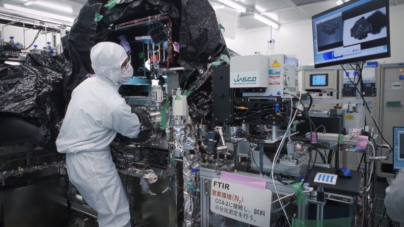 Forscher der Universität Tokyo suchen Antworten auf fundamentale Fragen der Entstehung des Lebens. – Bild: ZDF Forscher der Universität Tokyo suchen Antworten auf fundamentale Fragen der Entstehung des Lebens. – Bild: ZDF