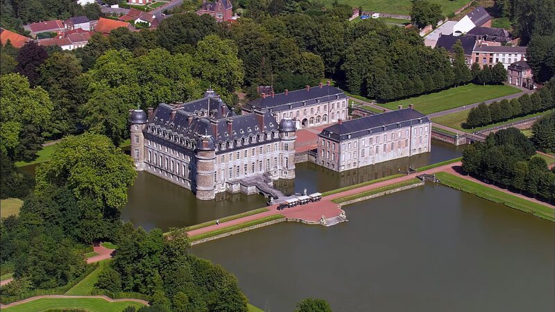 Das Schloss Belśil, wörtlich übersetzt „schönes Auge“, ist eines der größten und schönsten Schlösser Belgiens. – Bild: ZDF und Skyworks 2022./​Skyworks 2022
