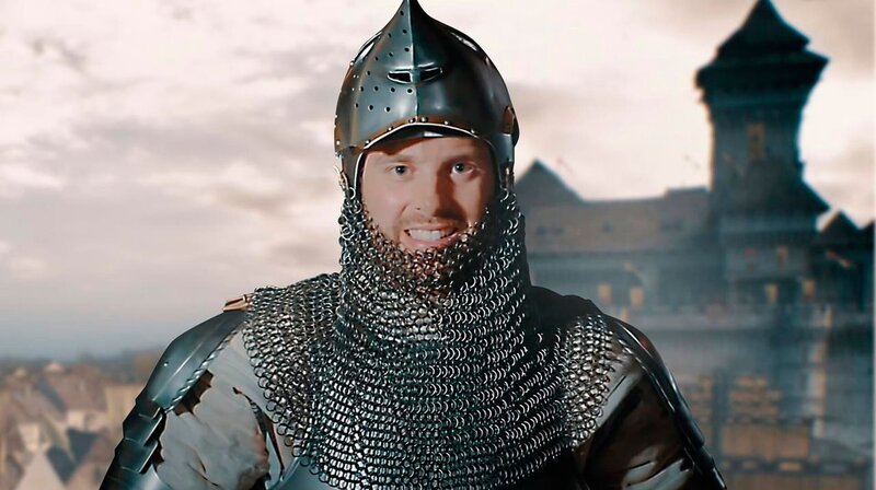 Das Mittelalter gilt als dunkel, rückständig und grausam. Aber war es das wirklich? Mirko Drotschmann erzählt in einer filmischen Reise durch 1000 Jahre die Geschichte einer Epoche, die erstaunlich bunt und vielgestaltig war. – Bild: phoenix/​ZDF