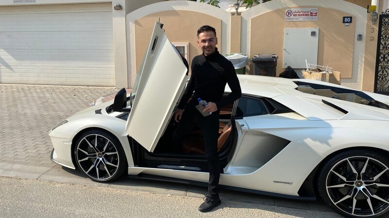 Unternehmer Saygin Yalçin hat es in Dubai zum Selfmade-Millionär gebracht. – Bild: Hilmer Rolff