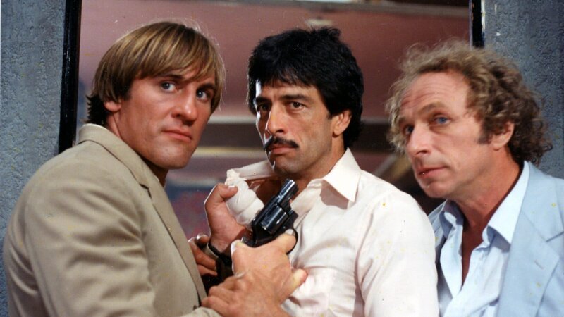 Der knallharte Privatdetektiv Campana (Gérard Depardieu, l.) und der unbeholfene François Perrin (Pierre Richard, r.) wurden nach Mexiko geschickt, um die Tochter eines Millionärs zu finden. Dort treffen sie auf Arbal (Jorge Luke, M.) und machen eine interessante Entdeckung. – Bild: ZDF Der knallharte Privatdetektiv Campana (Gérard Depardieu, l.) und der unbeholfene François Perrin (Pierre Richard, r.) wurden nach Mexiko geschickt, um die Tochter eines Millionärs zu finden. Dort treffen sie auf Arbal (Jorge Luke, M.) und machen eine interessante Entdeckung. – Bild: ZDF