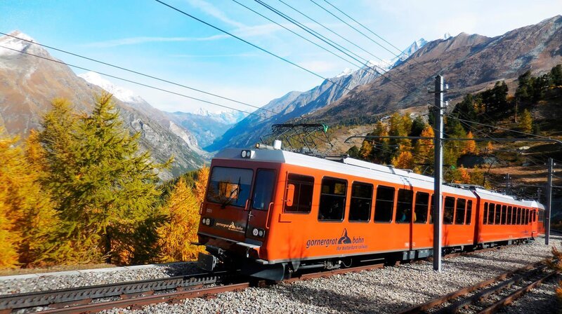 Die Gornergratbahn gehört auch zu den Matterhorn Gotthard Bahnen mit Sitz in Brig. – Bild: SWR/​Alexander Schweitzer