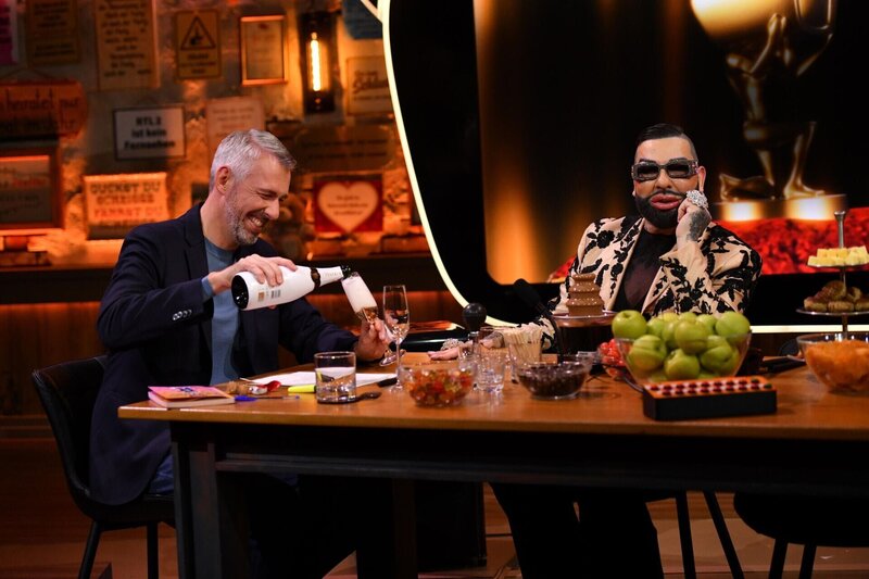 Sebastian Pufpaff (l.); Harald Glööckler (r.). – Bild: Joyn /​ Steffen Z. Wolff