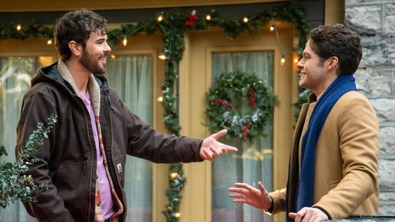 Patrick Ryan (l. Blake Lee) und Hugo Spencer (Ben Lewis) +++ Die Verwendung des sendungsbezogenen Materials ist nur mit dem Hinweis und Verlinkung auf RTL+ gestattet. +++; Patrick Ryan (l. Blake Lee) und Hugo Spencer (Ben Lewis) +++ Die Verwendung des sendungsbezogenen Materials ist nur mit dem Hinweis und Verlinkung auf RTL+ gestattet. +++ – Bild: RTL /​ Neshama Entertainment ULC