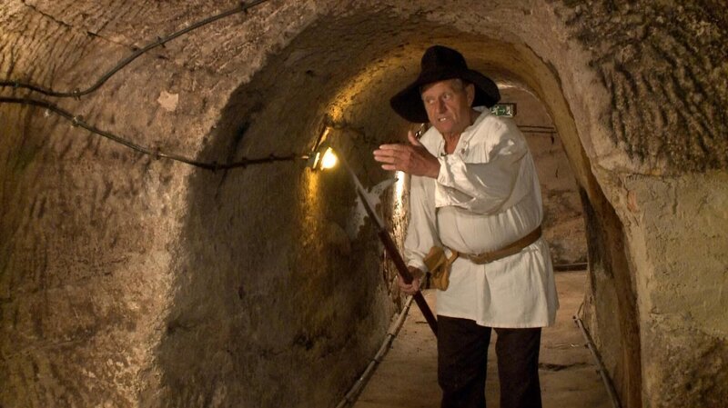 Kellergewölbe des Brauereigasthofes „Zum schwarzen Roß“ in Hilpoltstein. – Bild: BR/​Werner Teufl