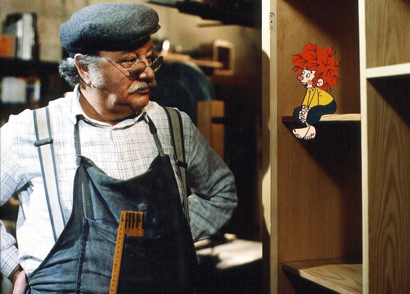 Meister Eder (Gustl Bayrhammer) und sein Pumuckl. – Bild: BR/​Infafilm/​Original-Entwurf „Pumuckl“-Figur: Barbara von Johnson