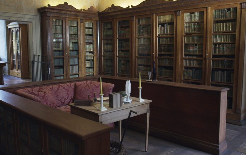 Bücherschrank der Fürstlichen Bibliothek – Bild: ZDF/​SWR