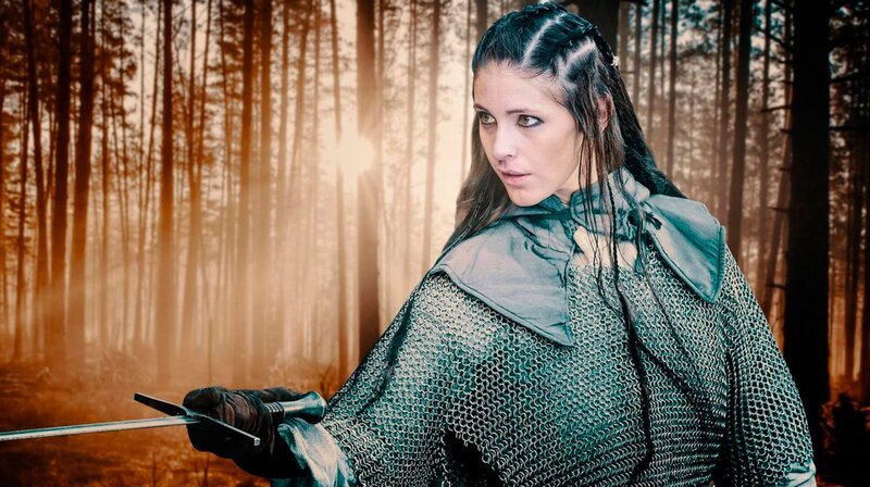 Neueste Forschungen belegen: „Das Nibelungenlied“ erzählt nicht Siegfrieds, sondern Kriemhilds Geschichte. Es ist der erste deutsche „Frauenroman“ des Mittelalters – mit einer selbstbewussten Königin als Hauptfigur. – Bild: phoenix/​ZDF/​Florian Miller