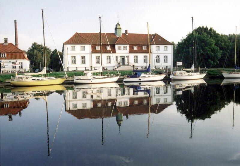 Idylle an der Elbe: der Glückstädter Hafen. – Bild: NDR/​Sven Jaax