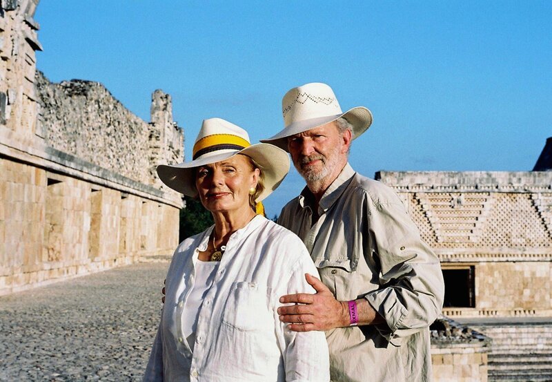 Späte Liebe: Dorothee (Ruth Maria Kubitschek) und Julian (Michael Gwisdek). – Bild: ARD Degeto/​Stefan Haring